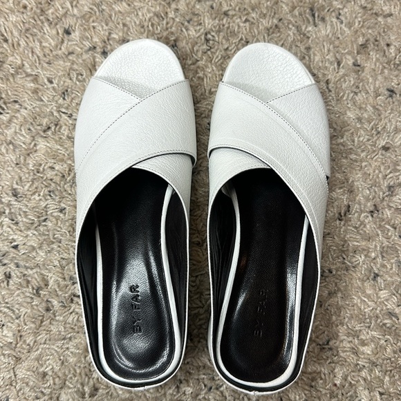 By Far Iggy Mules cross-front platform sandals in white leather - Picture 11 of 11